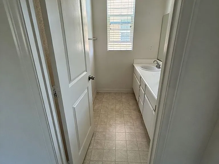 1327 Cathedral Oaks Rd — Photo 12