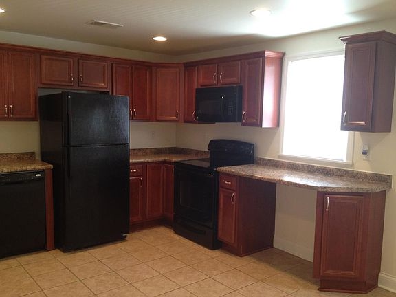 Eat-in kitchen