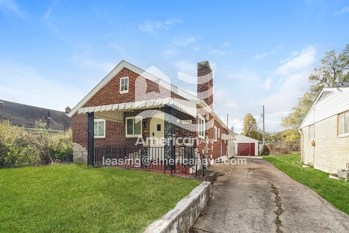1415382_002_front_view_2.jpg - 921 Dennison Ave