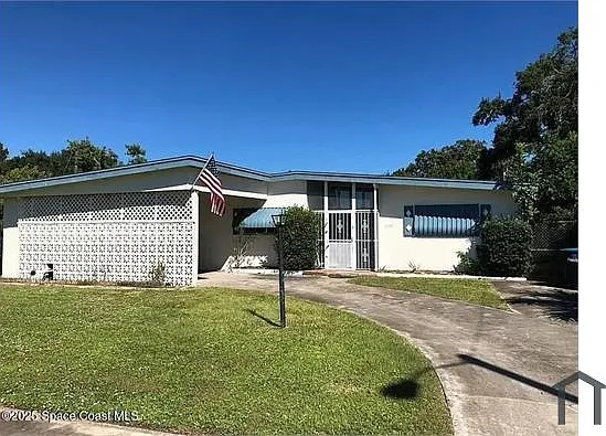 3 bed, 1357 sqft, $1,700 — Photo 2