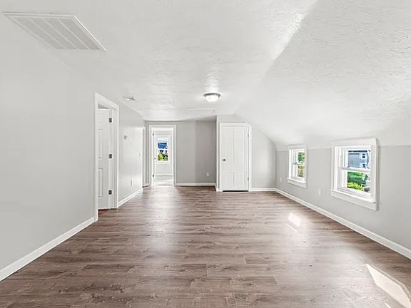 4th image of 19 Shawmut Ave #2
