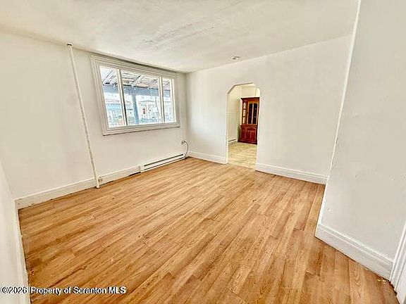 4th image of 301 N Bromley Ave #1
