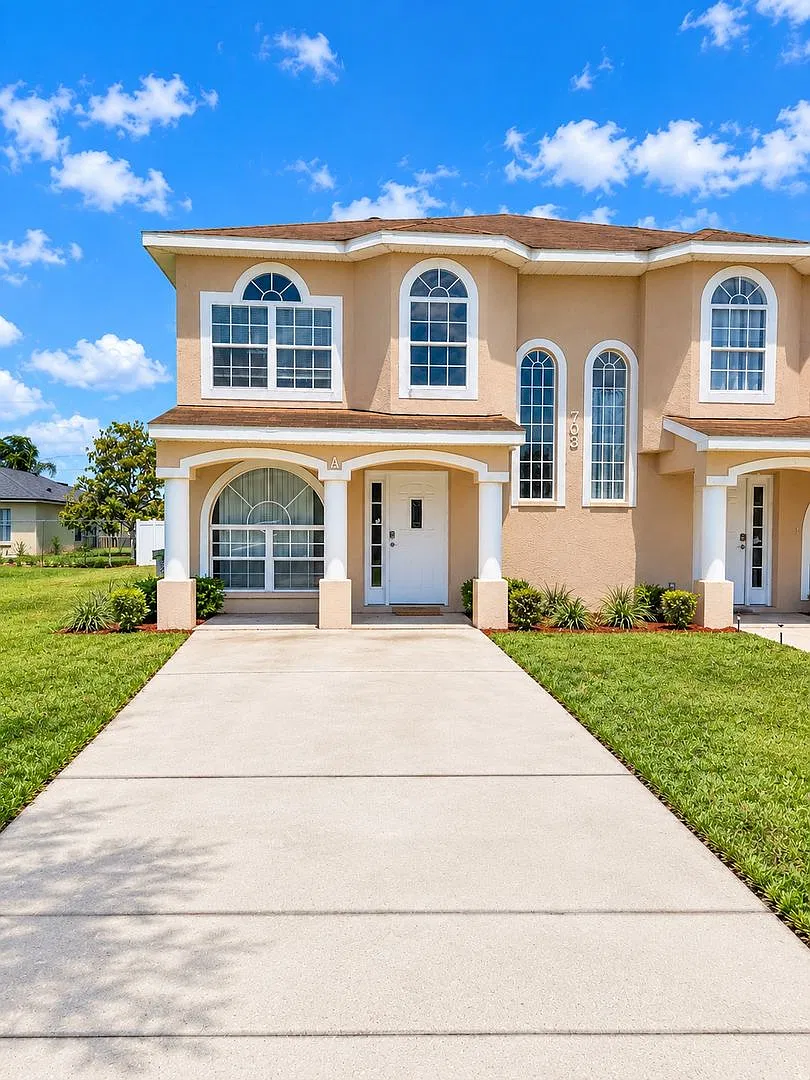 Spacious Poinciana Duplex with Townhome-Style Living & Flexible Upstairs Den! — Photo 1