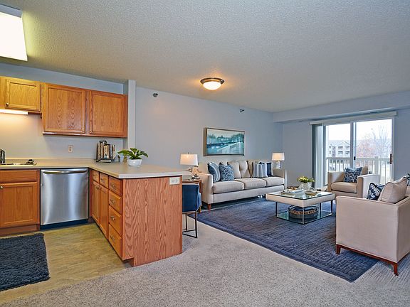 3rd image of 1321 Lake Dr Unit 227