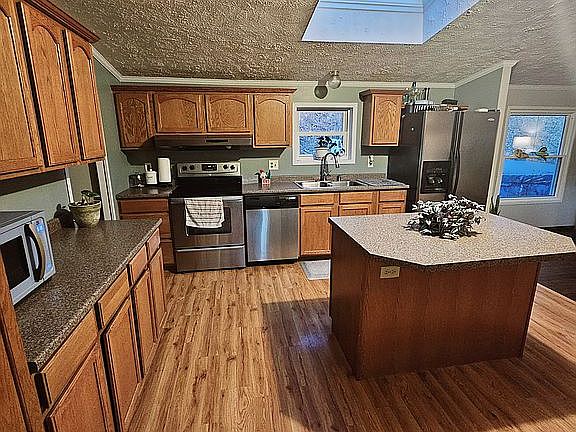 Kitchen(dining rm not shown)