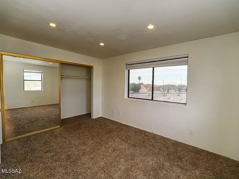 2190 N 1st Ave — Photo 18