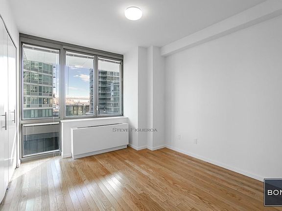 3rd image of 4720 Center Blvd APT 2008