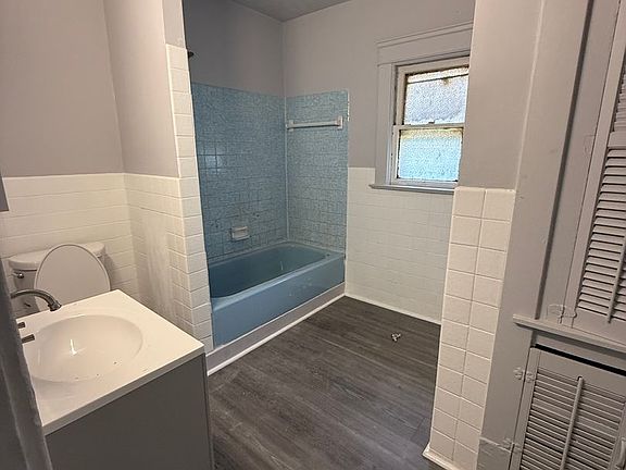 4th image of 11704 Thornwood Ave