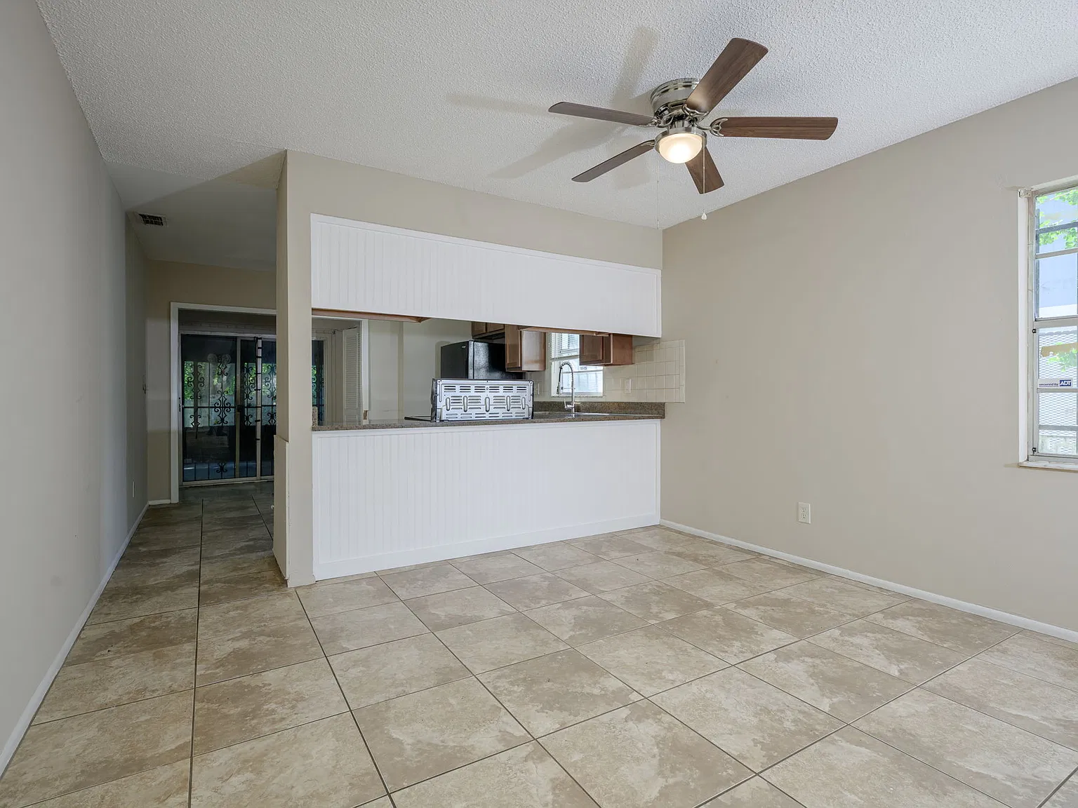2 bed, 986 sqft, $1,575 — Photo 4
