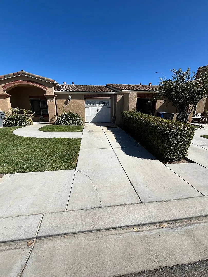 55+ Gated Community Beautiful 2Bed / 1 Bath Home — Photo 1