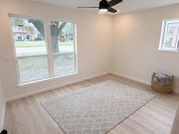 4th image of 15302 Corsair Rd