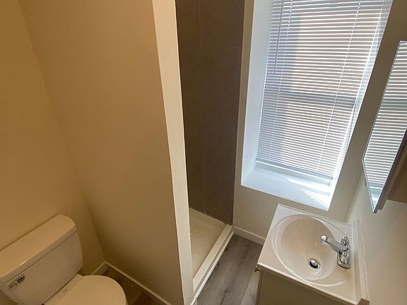 5th image of 5042 Germantown Ave #2F