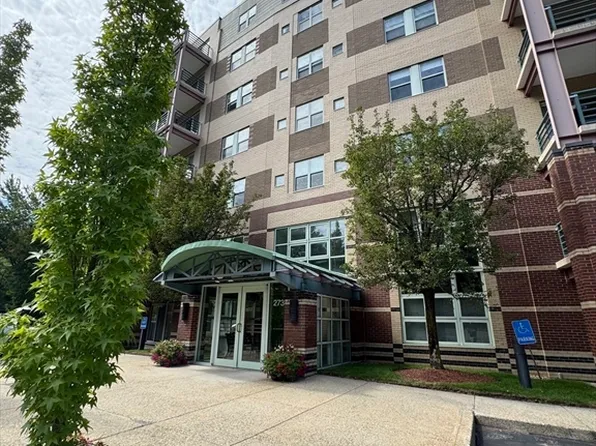 273 Cambridge Rd APT 202, Woburn, MA 01801