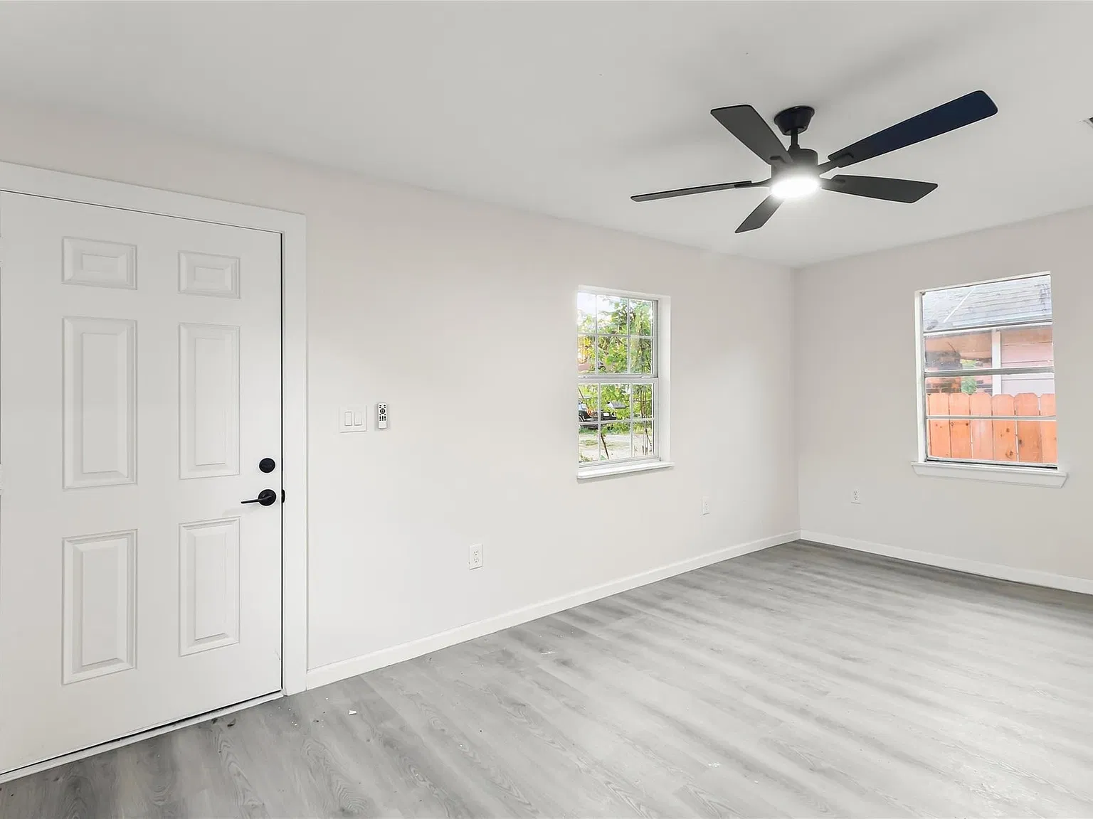 3 bed, 1.0 bath, 890 sqft, $1,550 — Photo 3