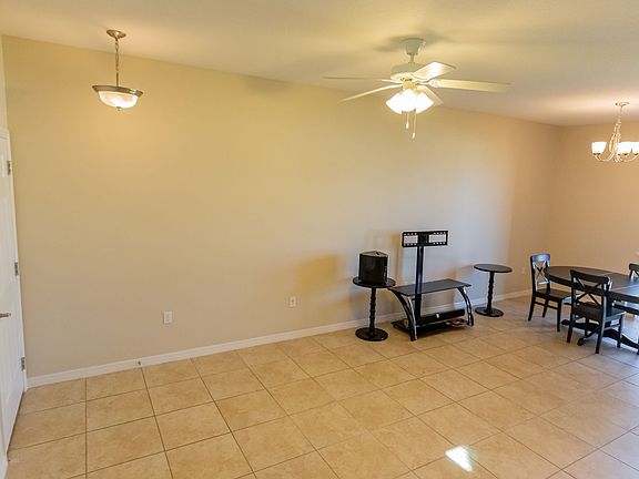 5th image of 2282 Seven Oaks Dr