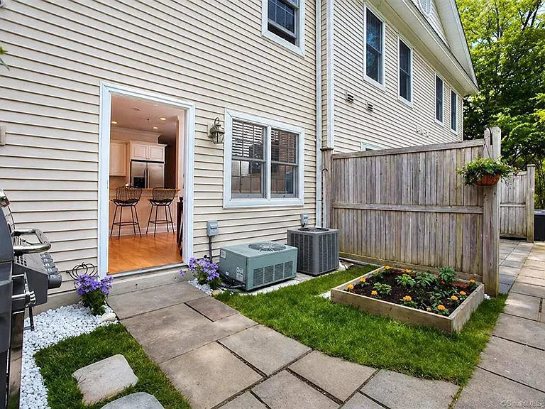 20 Cross St #7 — Photo 13