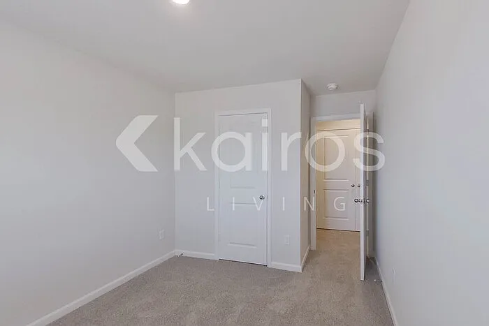 2401 Banyon Cir — Photo 15