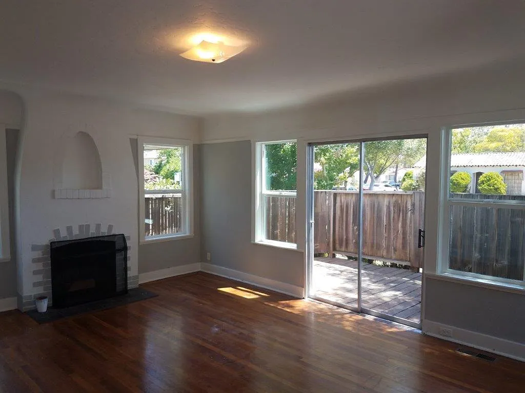 2 bed, 1044 sqft, $4,500 — Photo 3