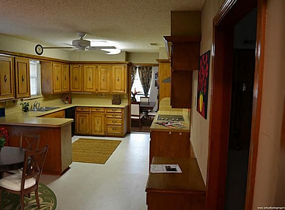 3rd image of 2210 Acacia St