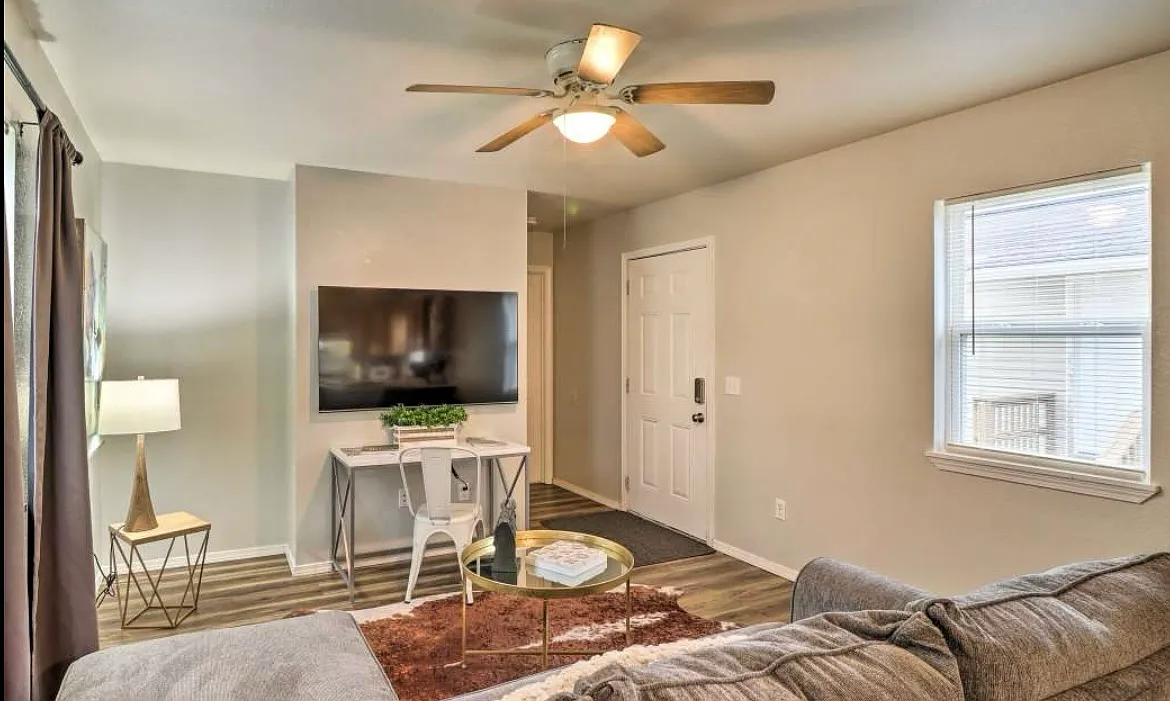 2 bed, 1.5 bath, 893 sqft, $1,850 — Photo 3