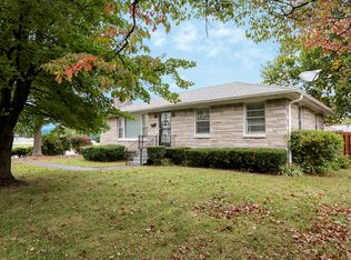 3301 Heather Ln, Louisville, KY 40218