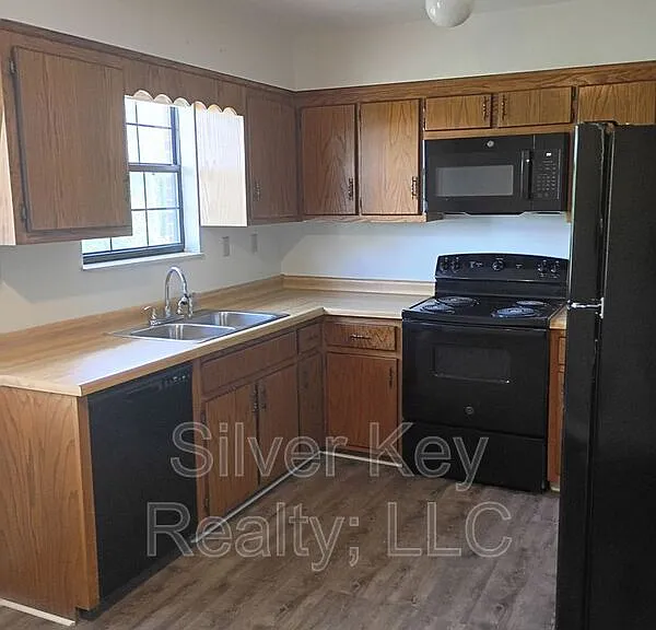 823 Englewood Rd #10 — Photo 5