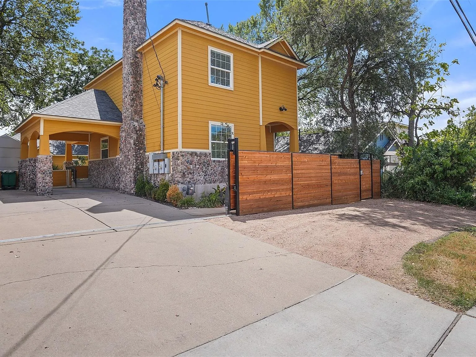 3 bed, 3.5 bath, 1776 sqft, $5,000 — Photo 2