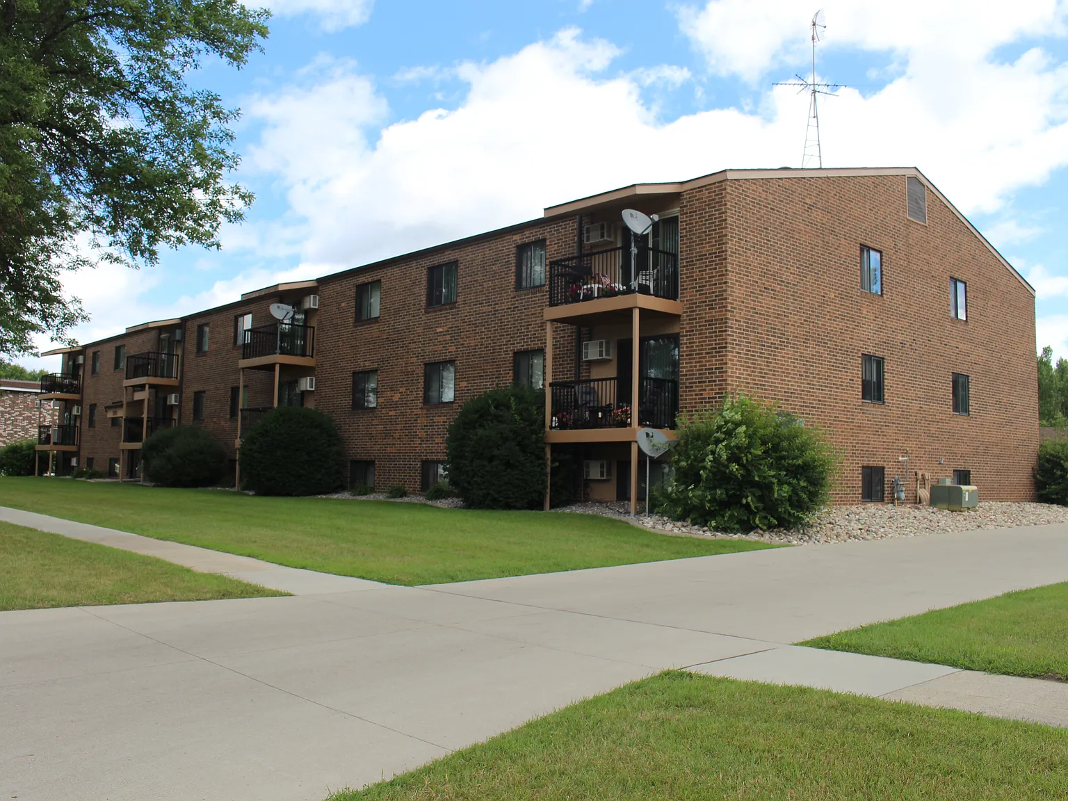 Spring Glen Apartments — Photo 1