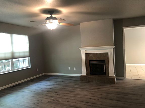 Nice fireplace and mantel