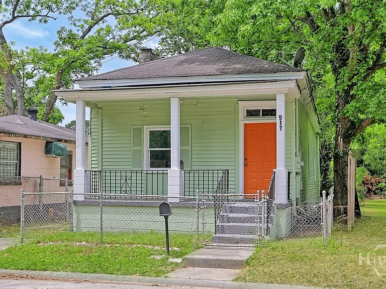 917 Elliott Ave — Photo 2