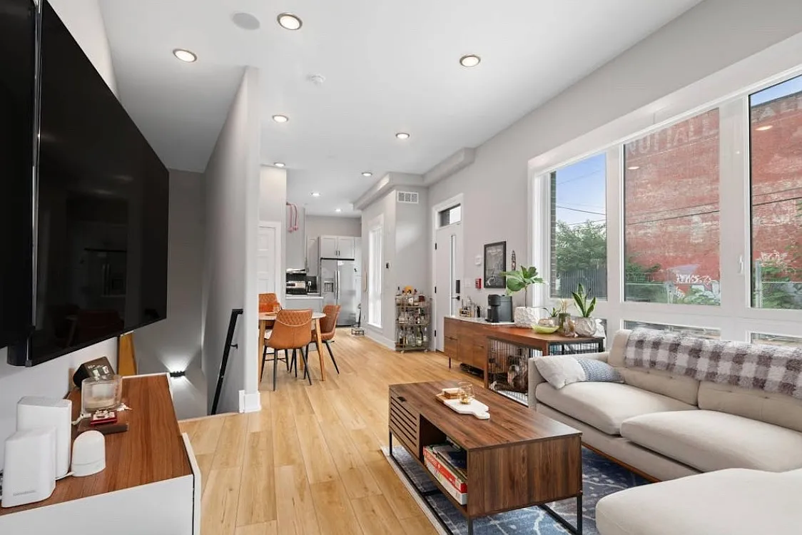 2 bed, 974 sqft, $2,400 — Photo 1