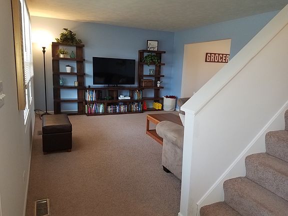 3rd image of 3 Danbury Ct