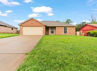 1517 Morningside Dr, Cleburne, TX 76033