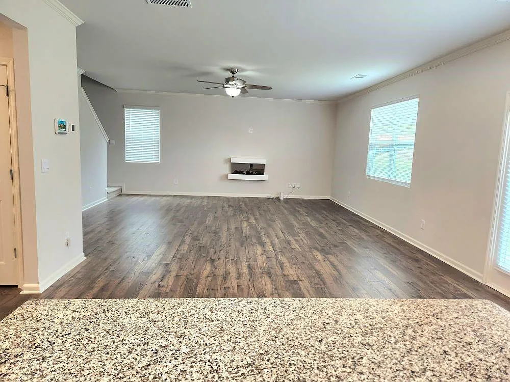5 bed, 3.0 bath, 2804 sqft, $2,800 — Photo 3