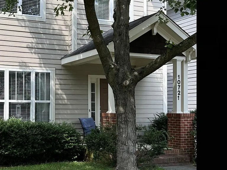 10721 Cokesbury Ln — Photo 2