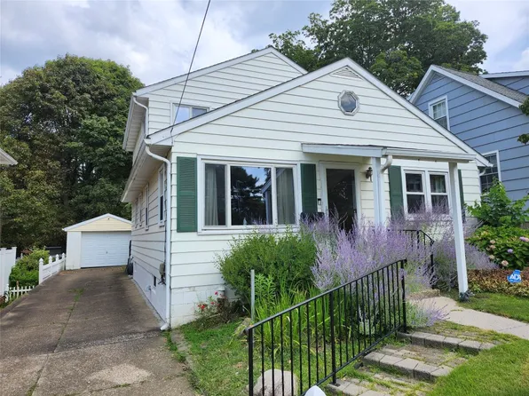 3325 Eliot Rd, Erie, PA 16508