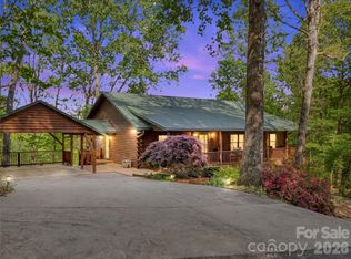 212 Glen Echo Cir, Saluda, NC 28773