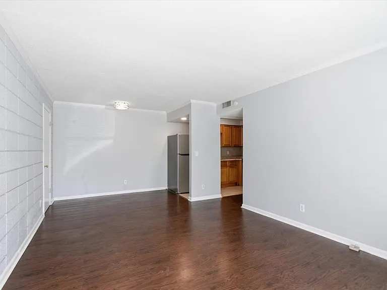 3307 Mayflower Street — Photo 5