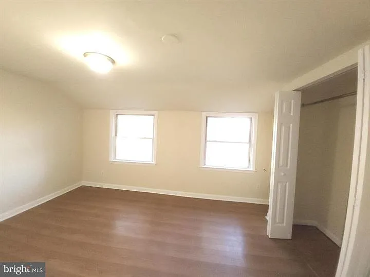 5023 Emo St — Photo 11