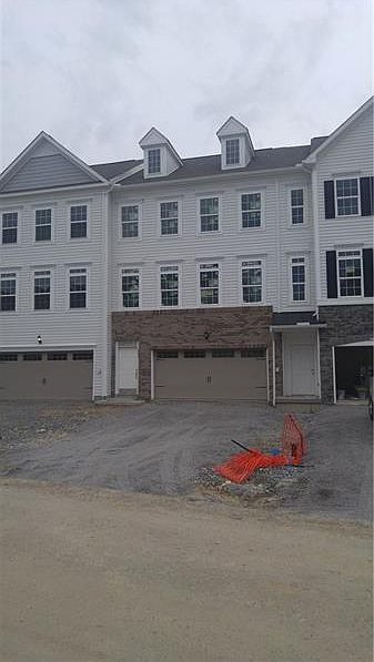1st image of 227 Eagle Dr