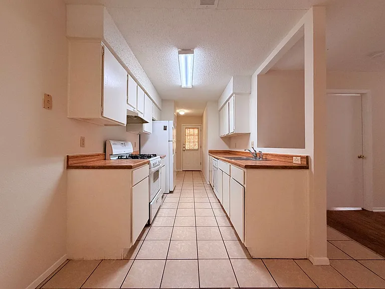 2303 Whitlow Cv — Photo 11