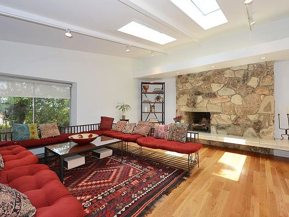 4th image of 1920 Maginn Dr