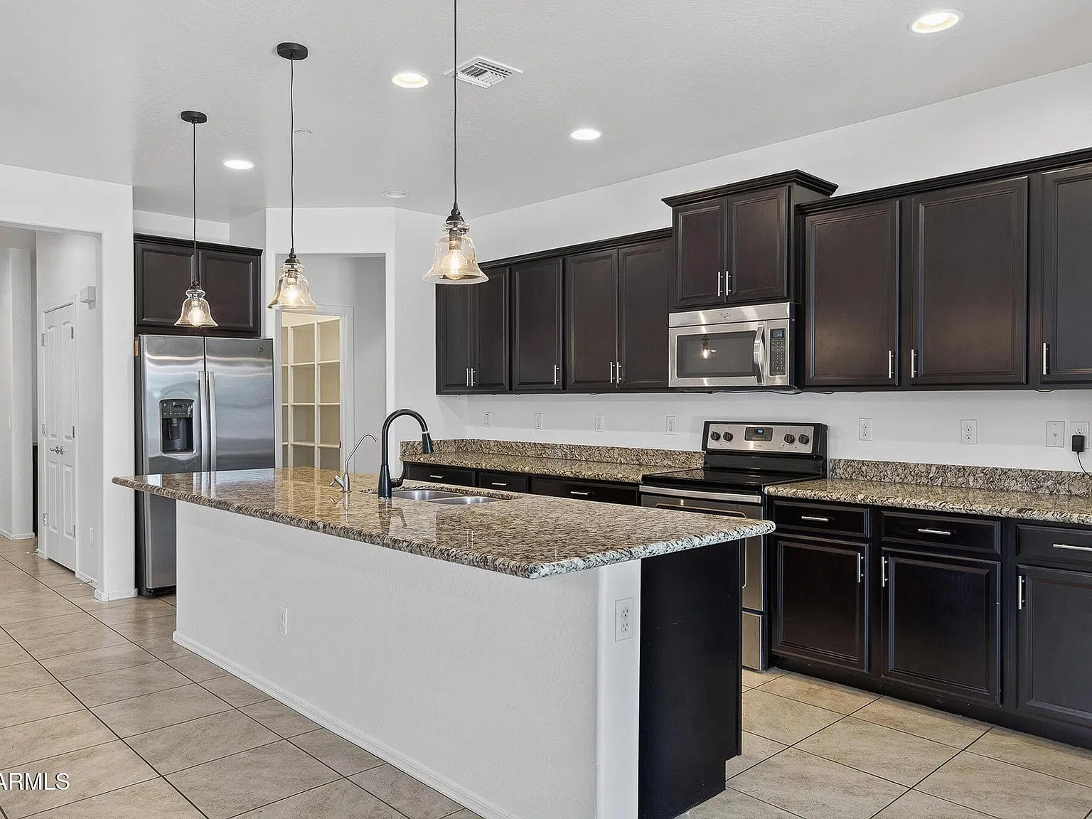 4 bed, 2.0 bath, 1905 sqft, $2,400 — Photo 3