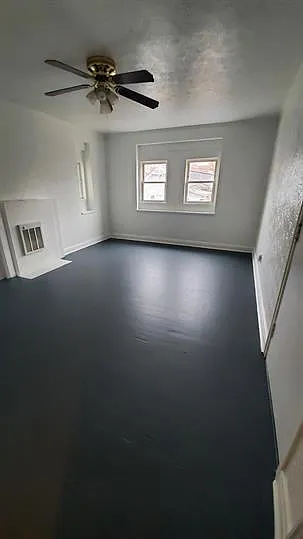 1402 Lee St E — Photo 17