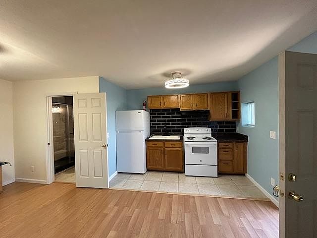 2nd image of 2826 N Main St APT 3