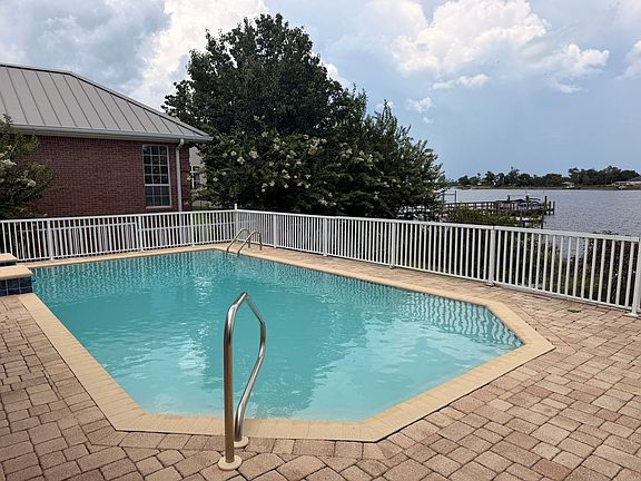 3rd image of 2516 Country Club Dr