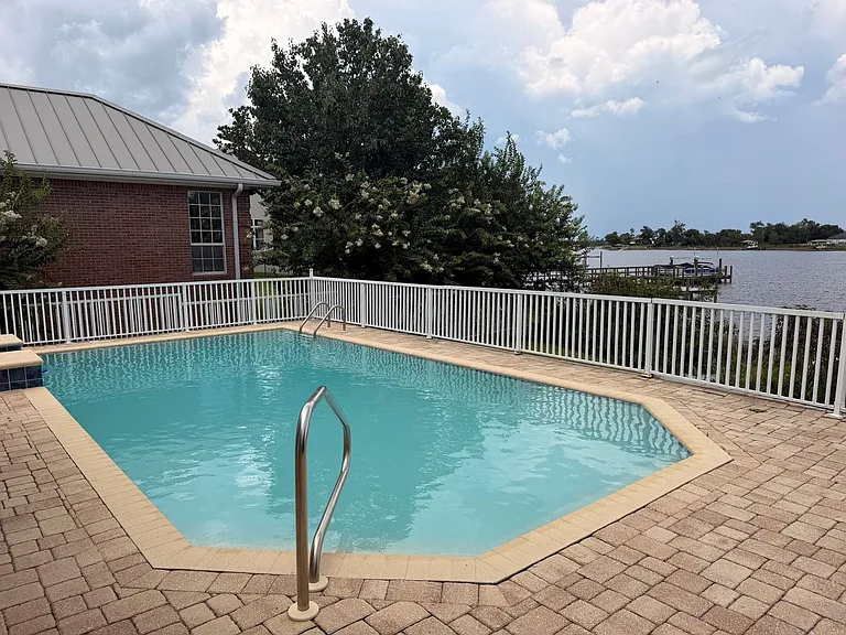2516 Country Club Dr — Photo 3
