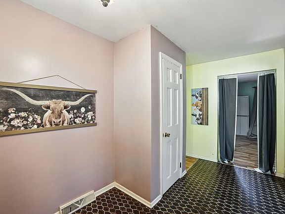 3rd image of 13911 Windemere Dr NW