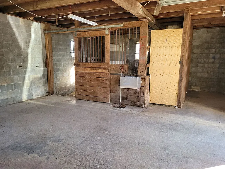 331 Newport Rd — Photo 31