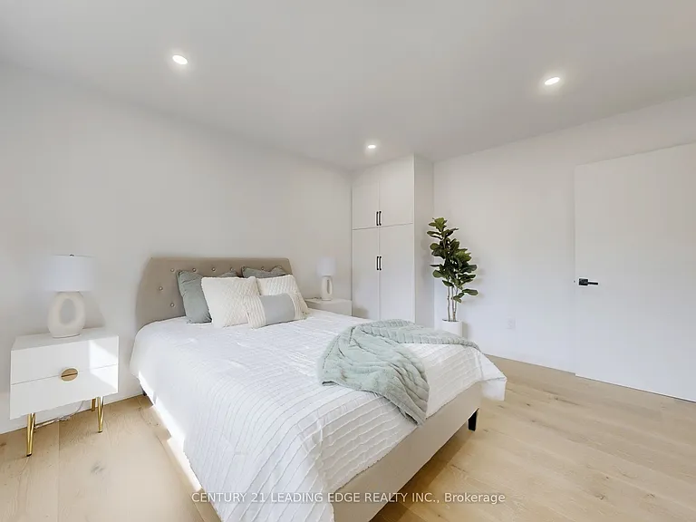 2240 Springfield Ct — Photo 15
